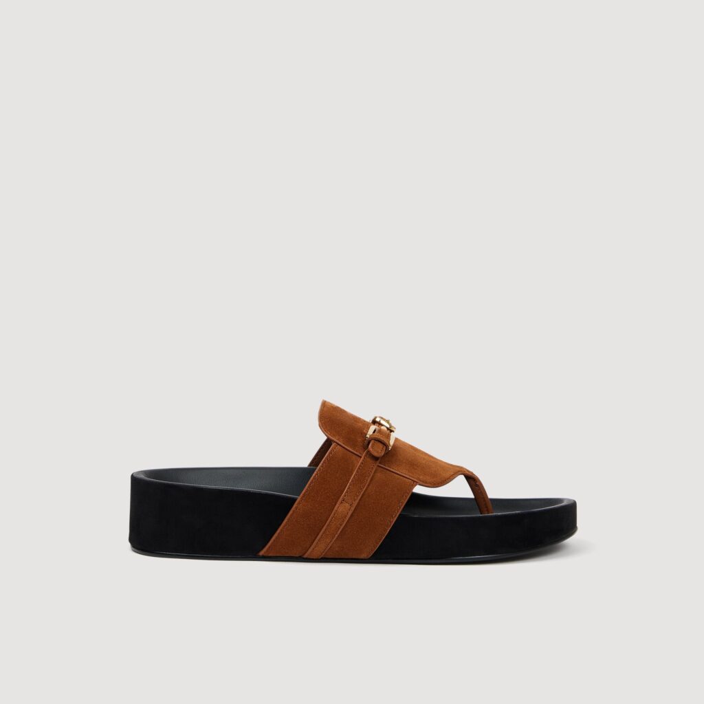 Sandales en cuir suède à boucles