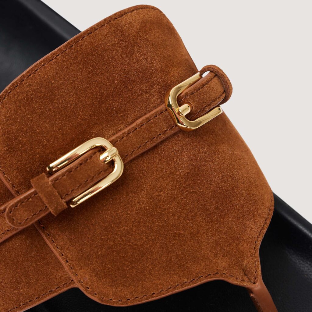Sandales en cuir suède à boucles