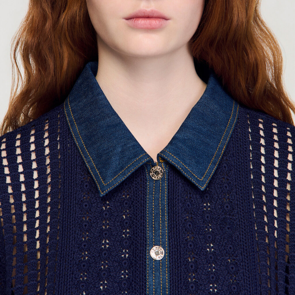Cardigan en maille crochet et denim