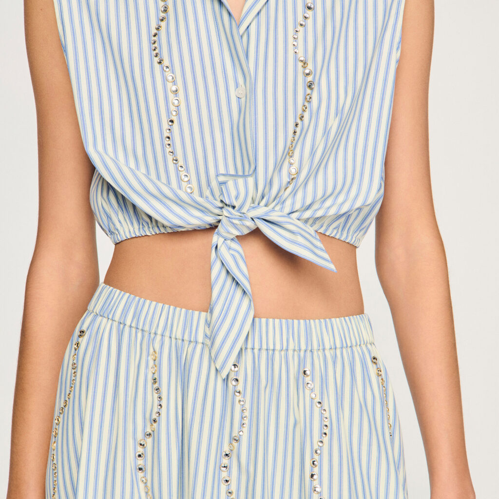 Chemise courte à rayures et strass