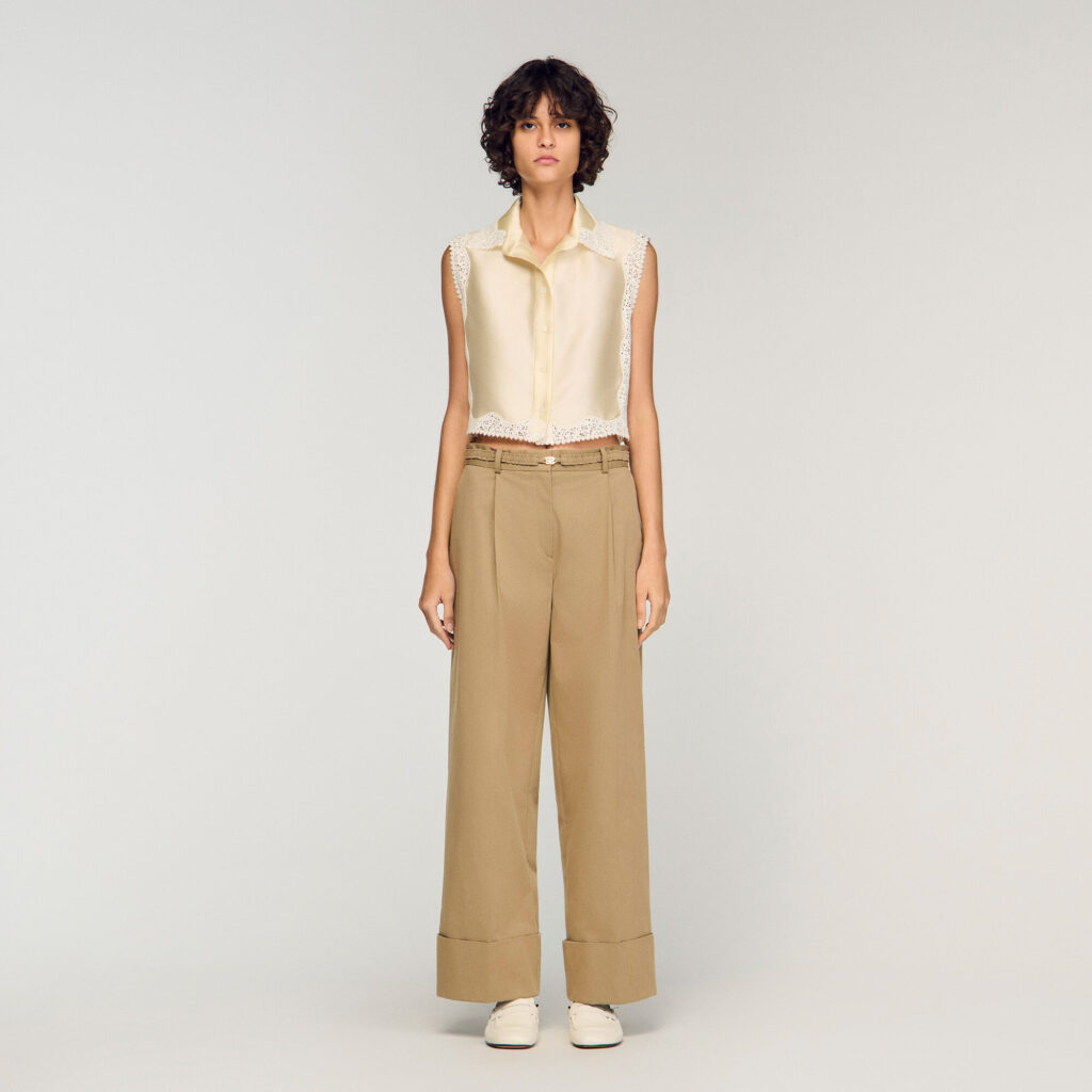 Chemise courte à détails dentelle