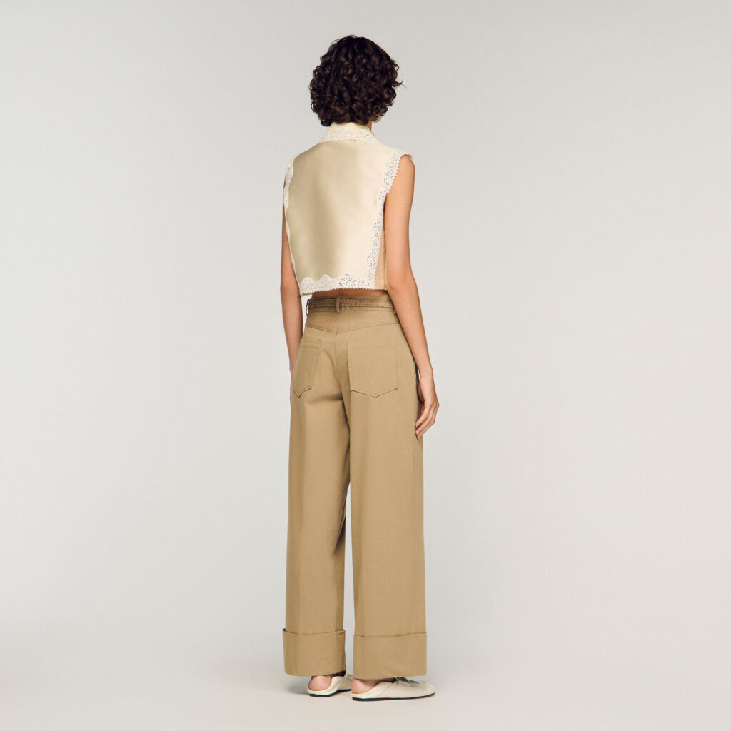 Chemise courte à détails dentelle