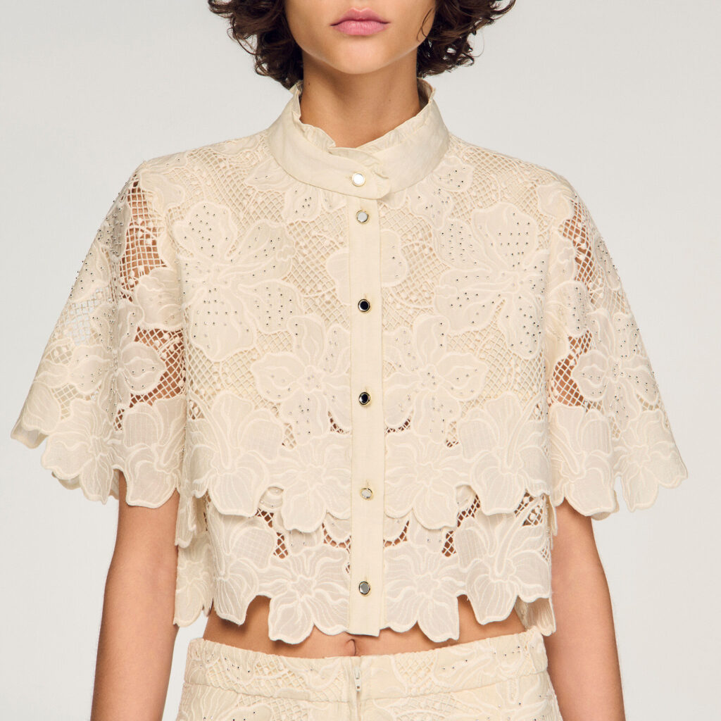 Chemise courte en guipure florale