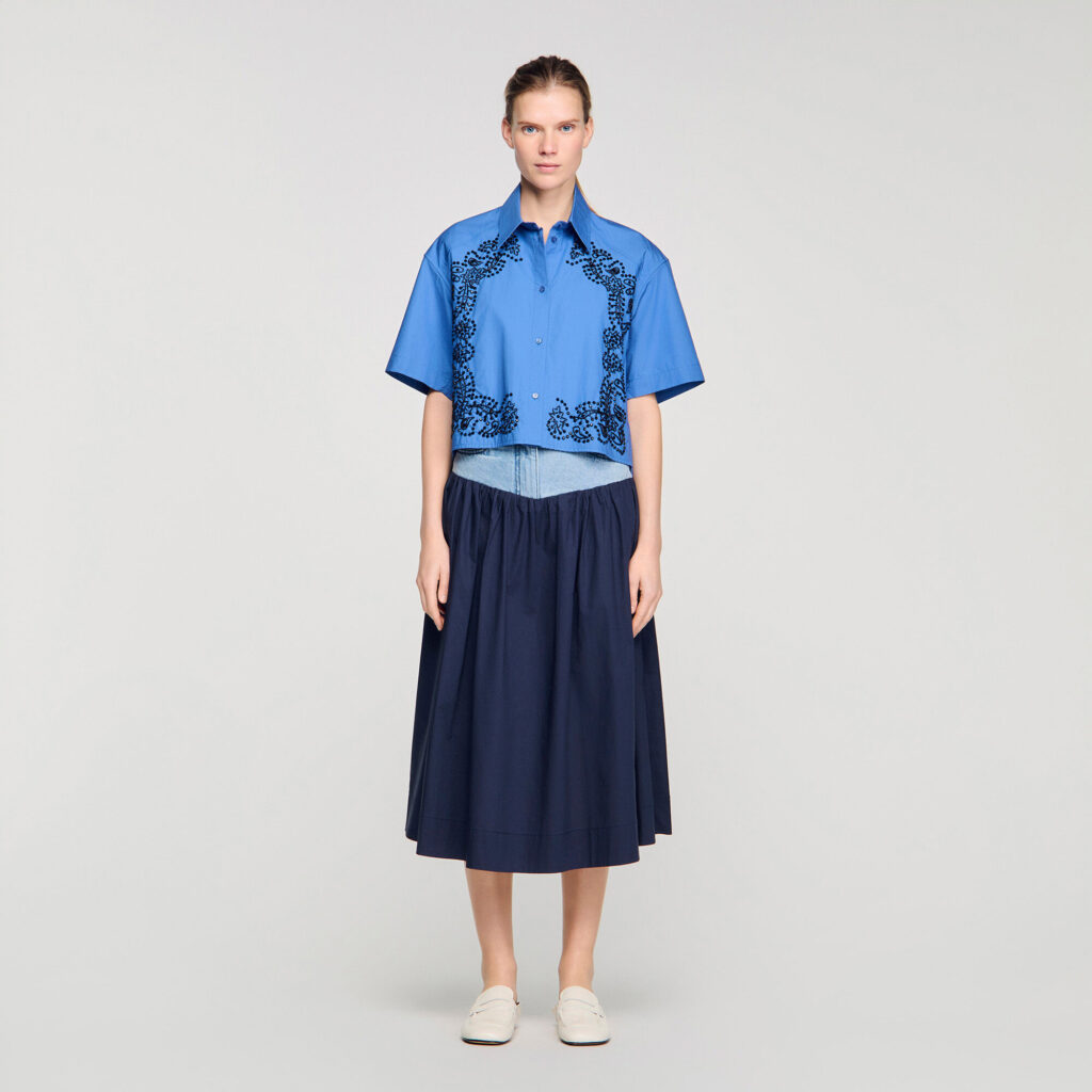 Chemise brodée et perlée