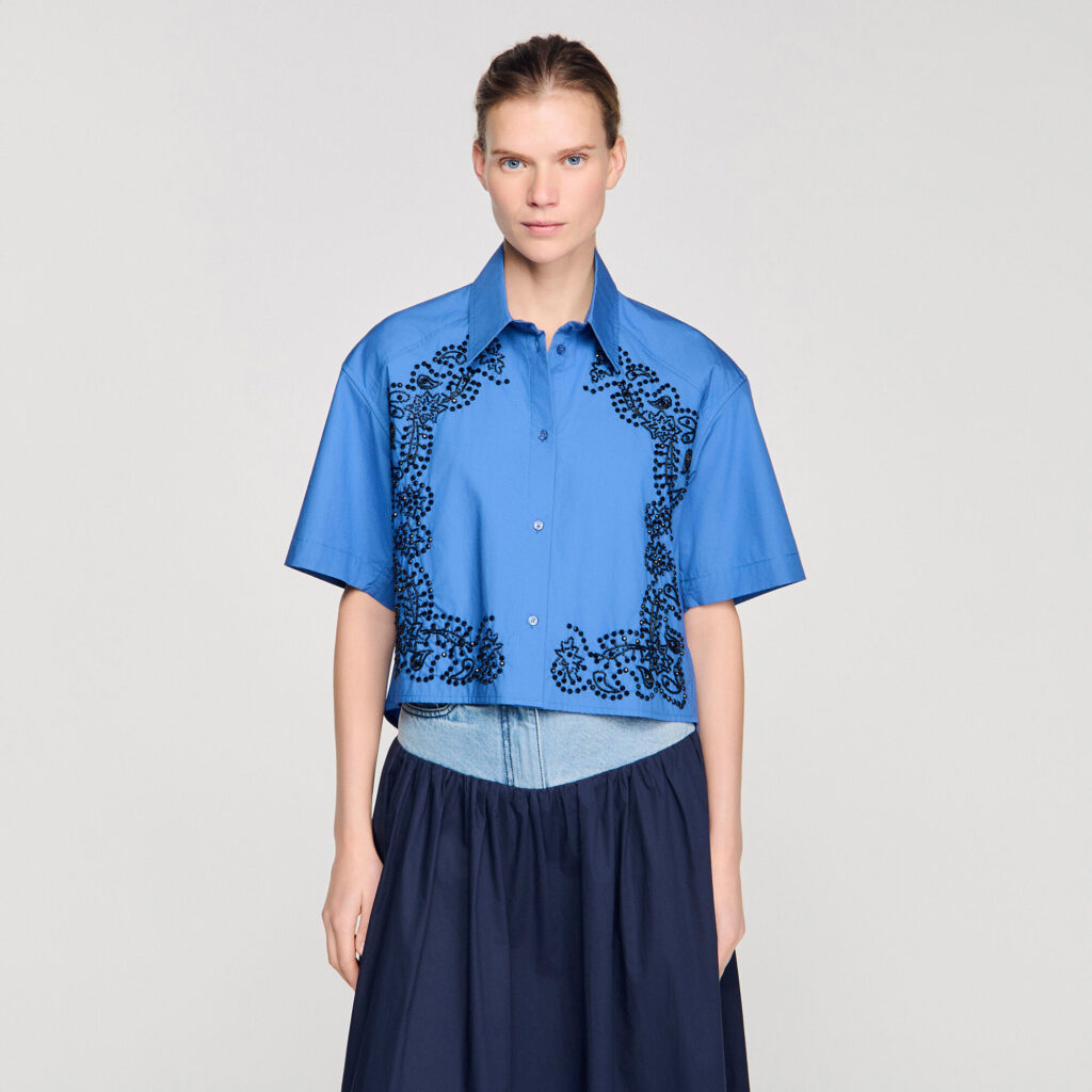 Chemise brodée et perlée