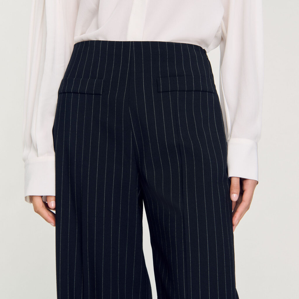 Pantalon large à fines rayures