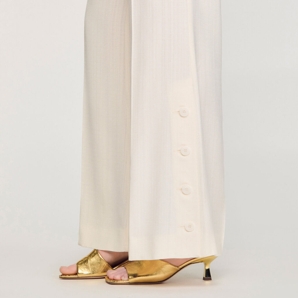 Pantalon droit à fentes boutonnées