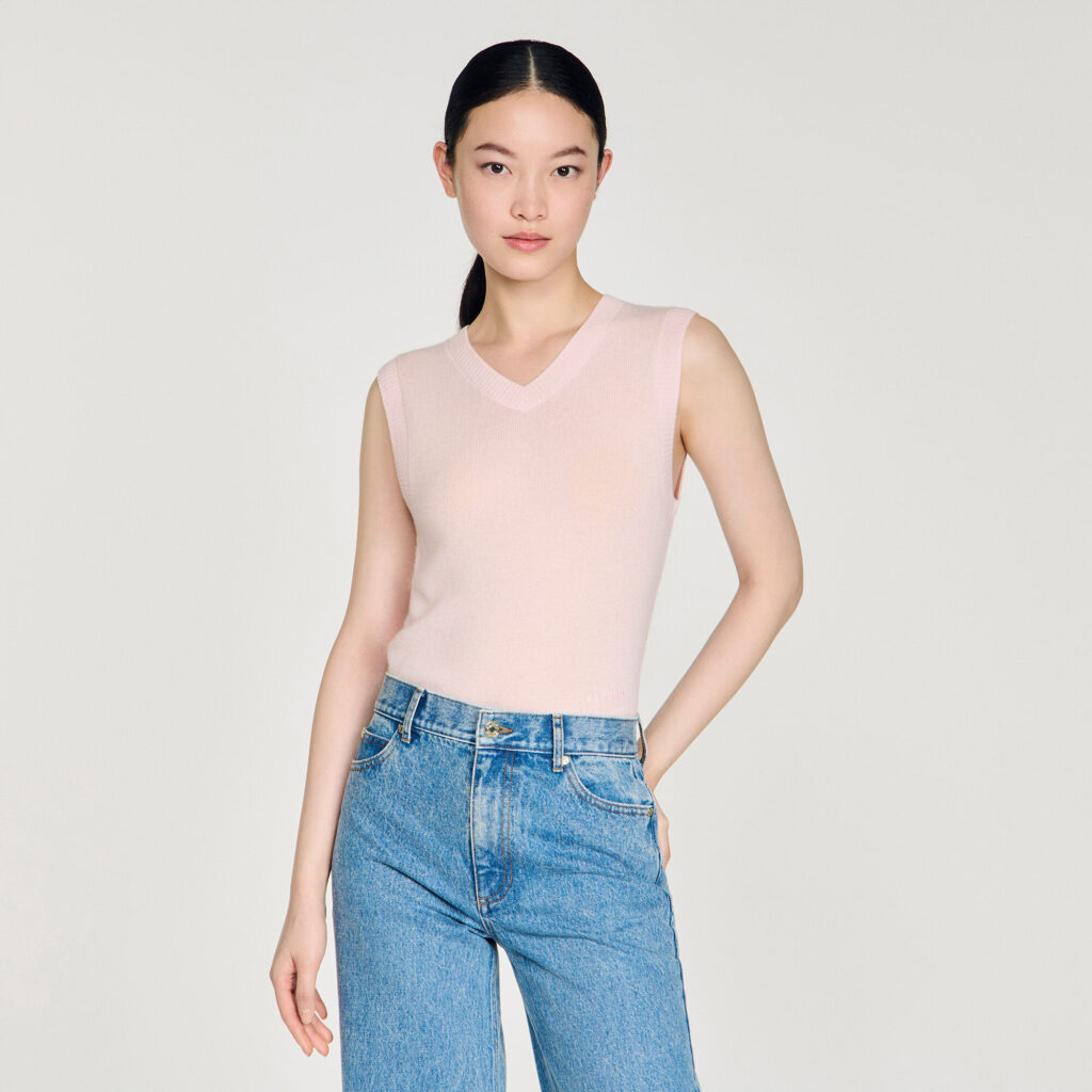 Pull court laine cachemire brodé