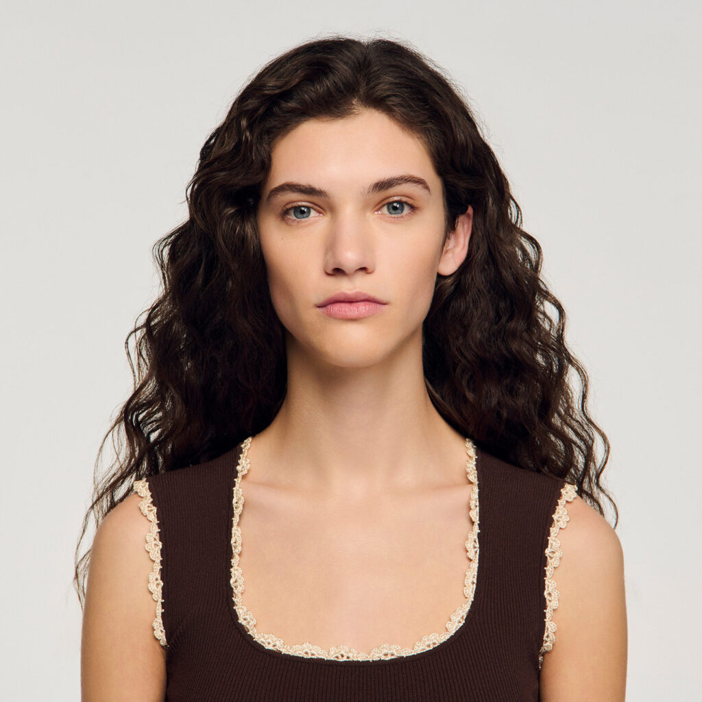 Top en maille à détails crochet