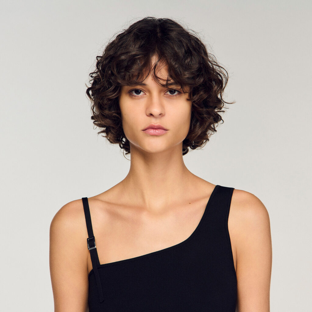 Pull asymétrique en maille