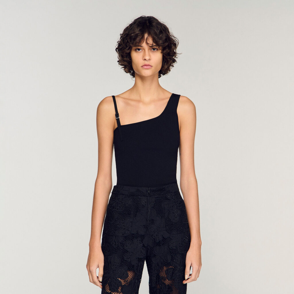 Pull asymétrique en maille