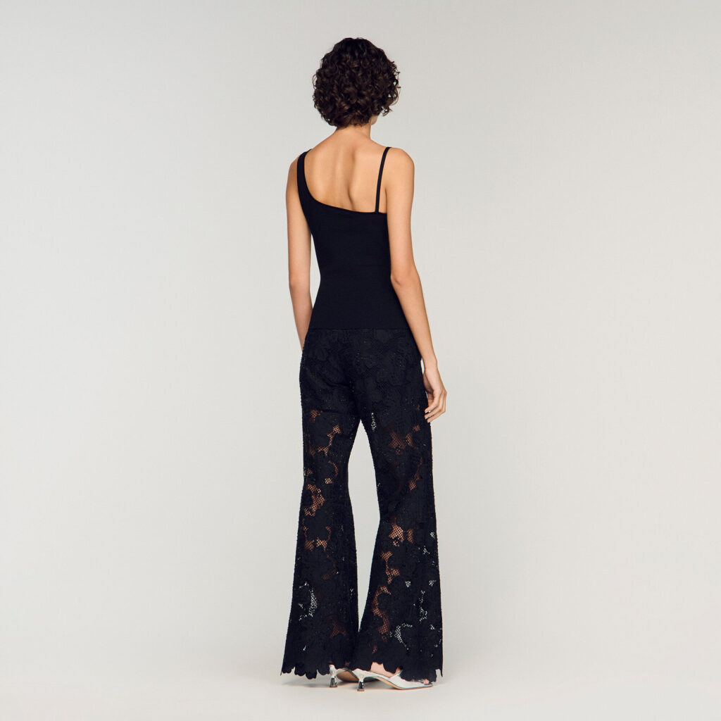 Pull asymétrique en maille