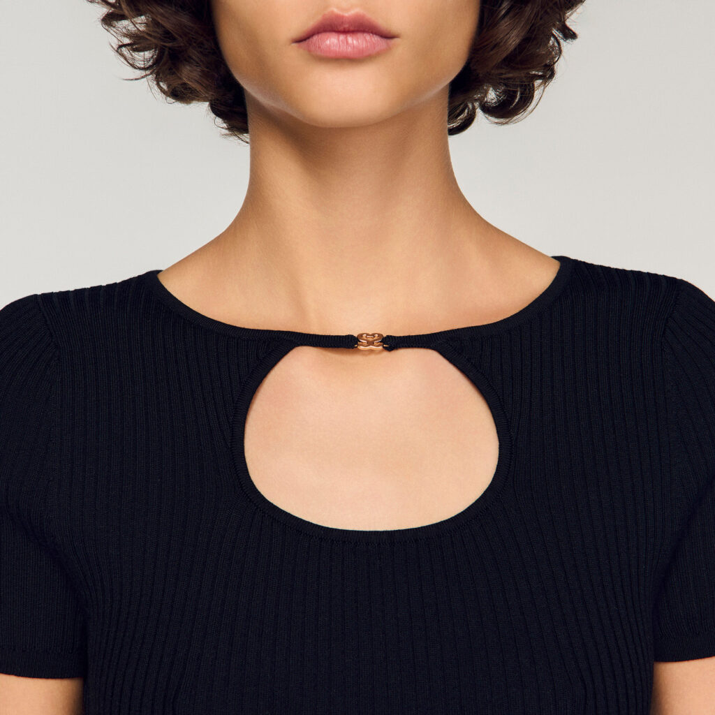 Pull à col ajouré