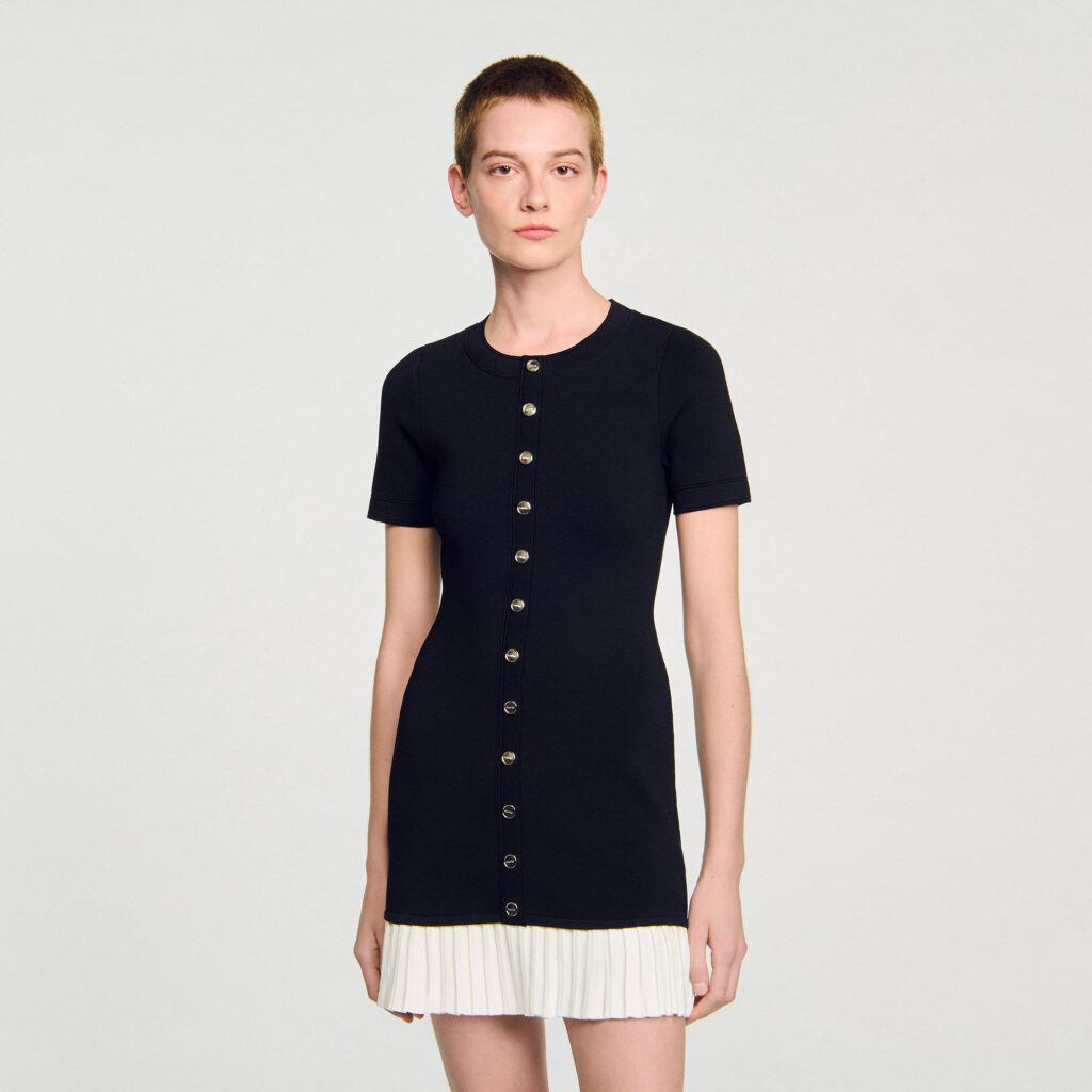 Robe courte en maille à volant