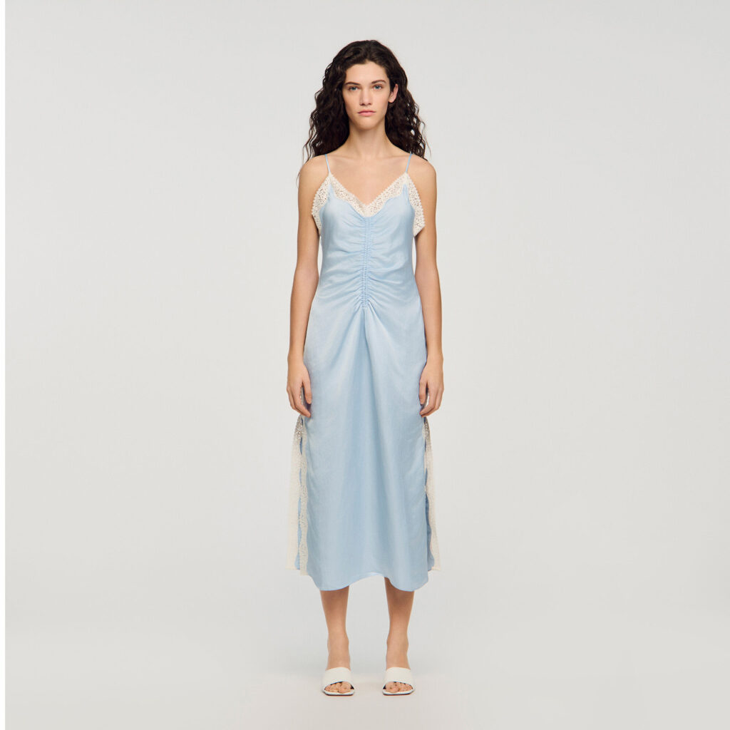 Robe longue satinée à bretelles