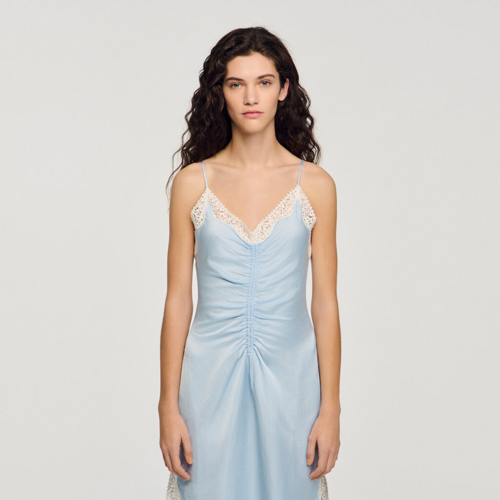 Robe longue satinée à bretelles