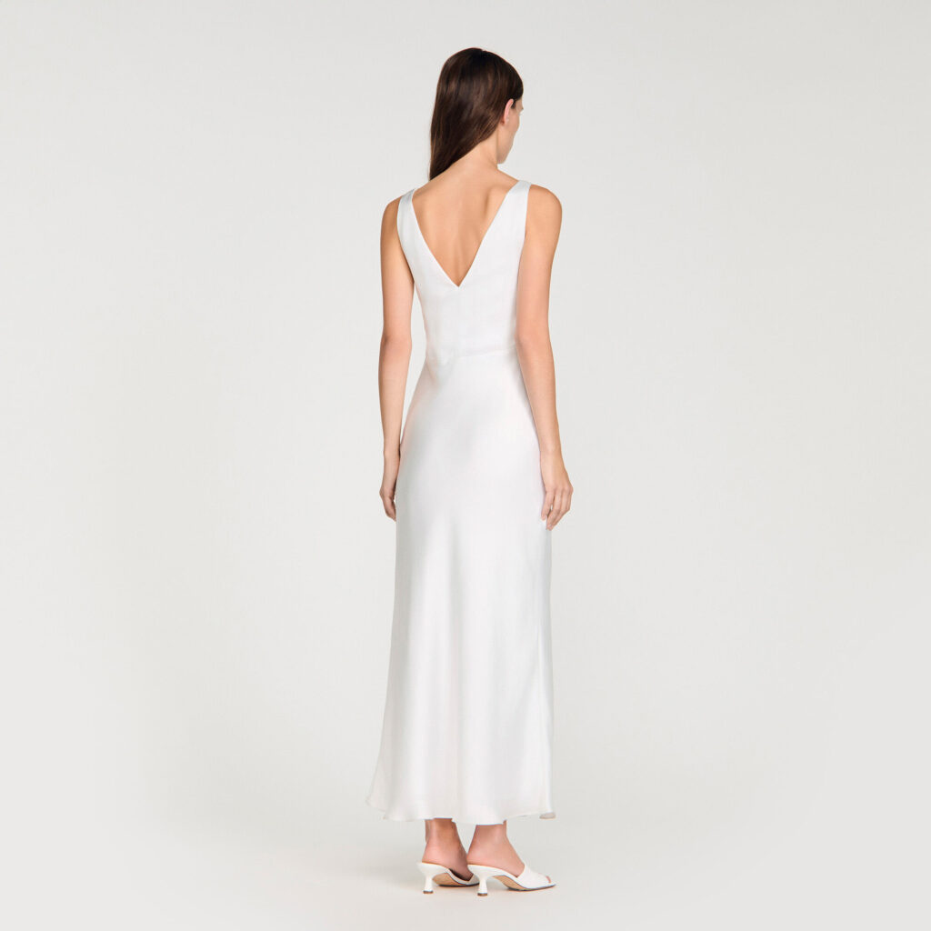 Robe longue satinée à bijou