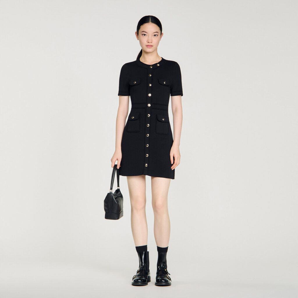 Robe courte en maille boutonnée