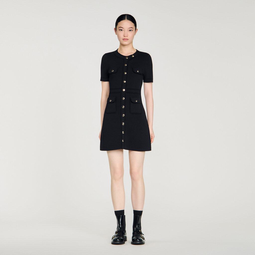 Robe courte en maille boutonnée