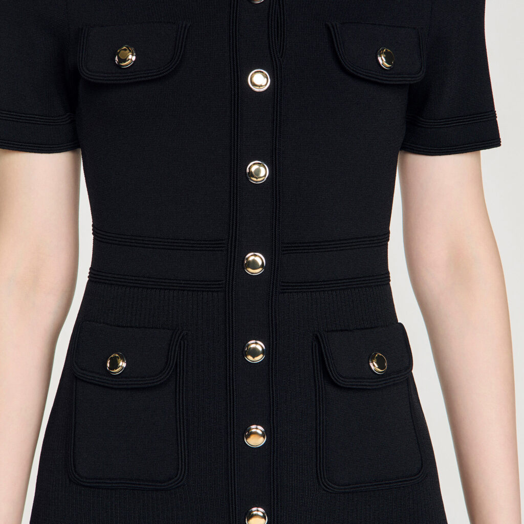 Robe courte en maille boutonnée