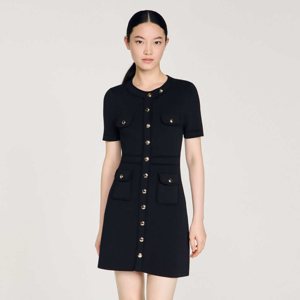 Robe courte en maille boutonnée