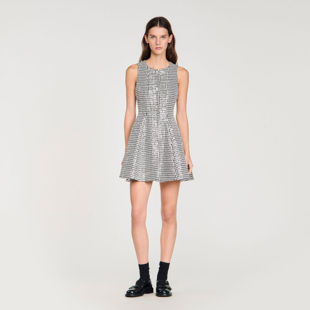 Robe courte en tweed et sequins