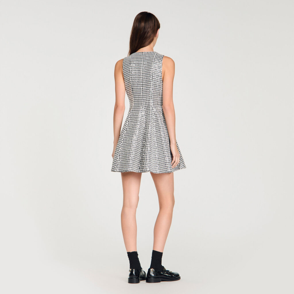 Robe courte en tweed et sequins