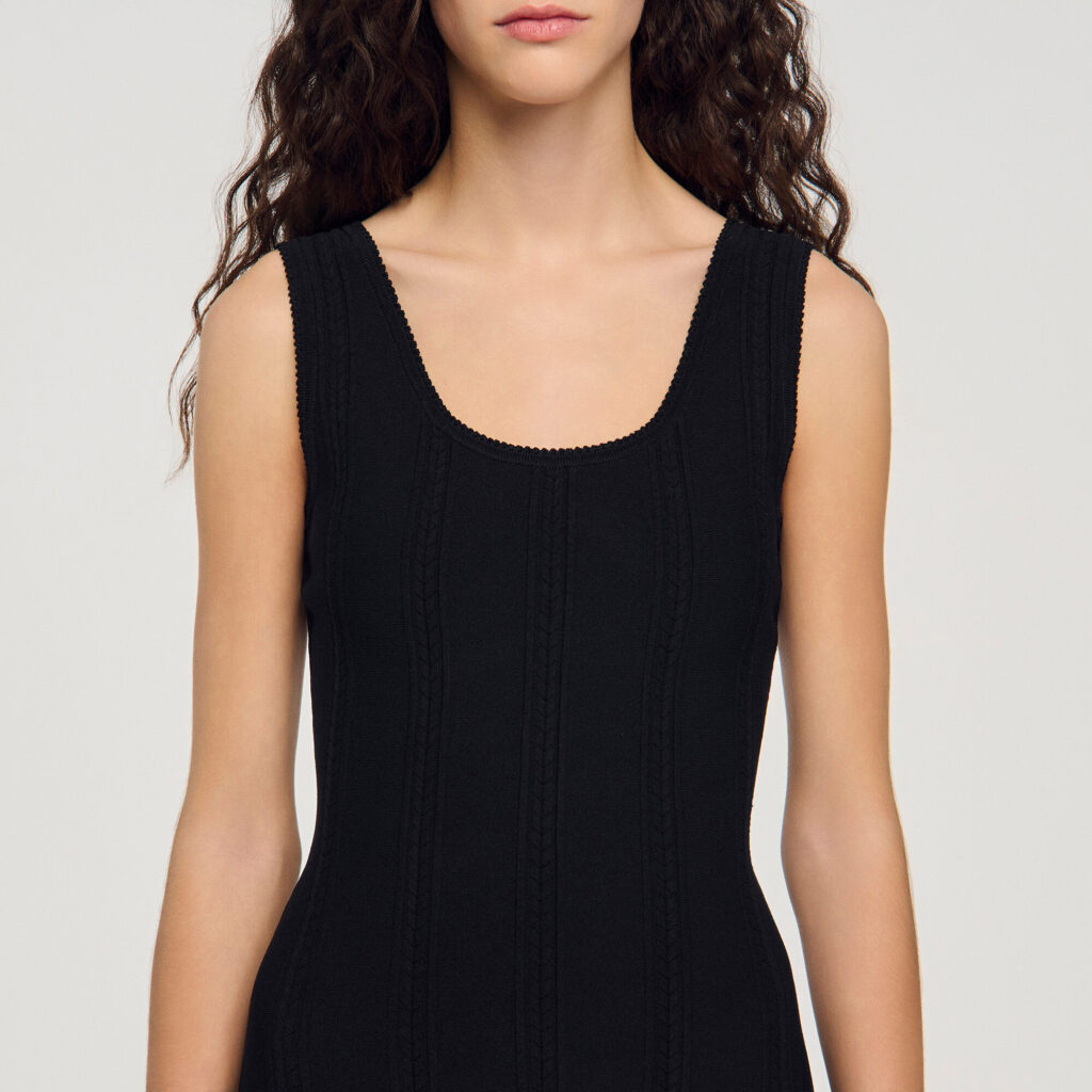 Robe courte en maille à volant