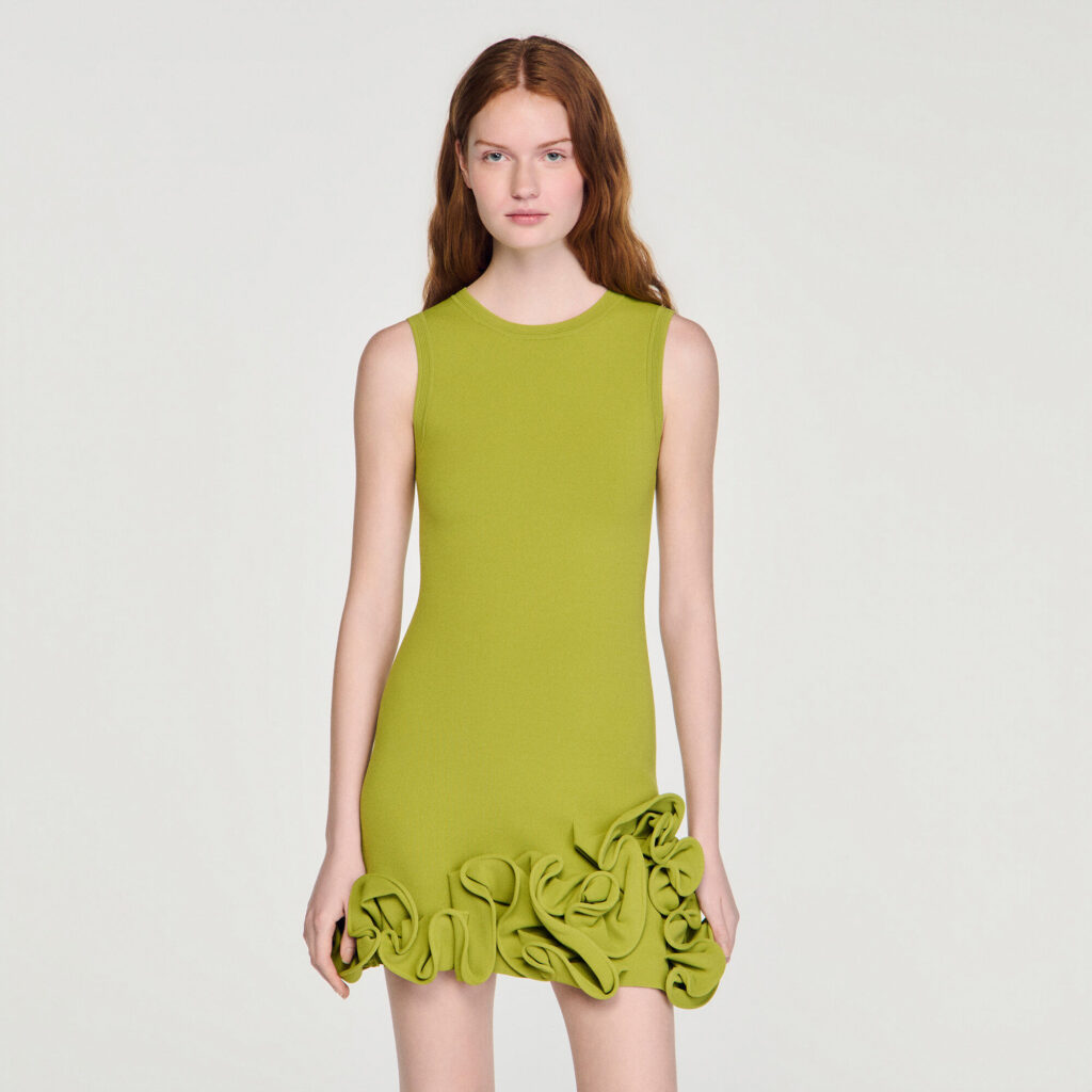 Robe courte en maille à fleurs