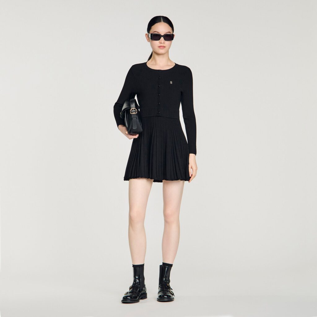 Robe courte en maille plissée
