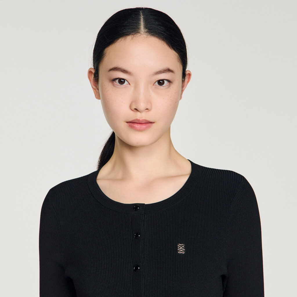 Robe courte en maille plissée