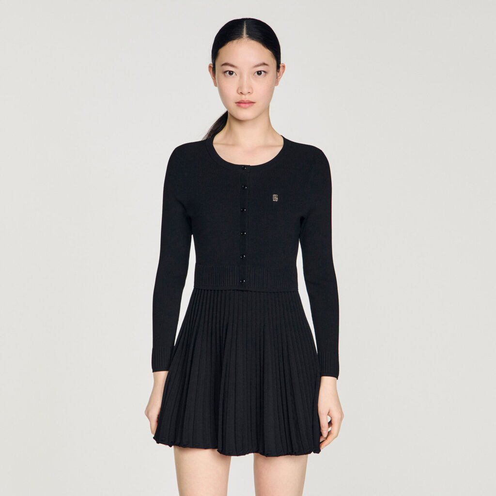 Robe courte en maille plissée