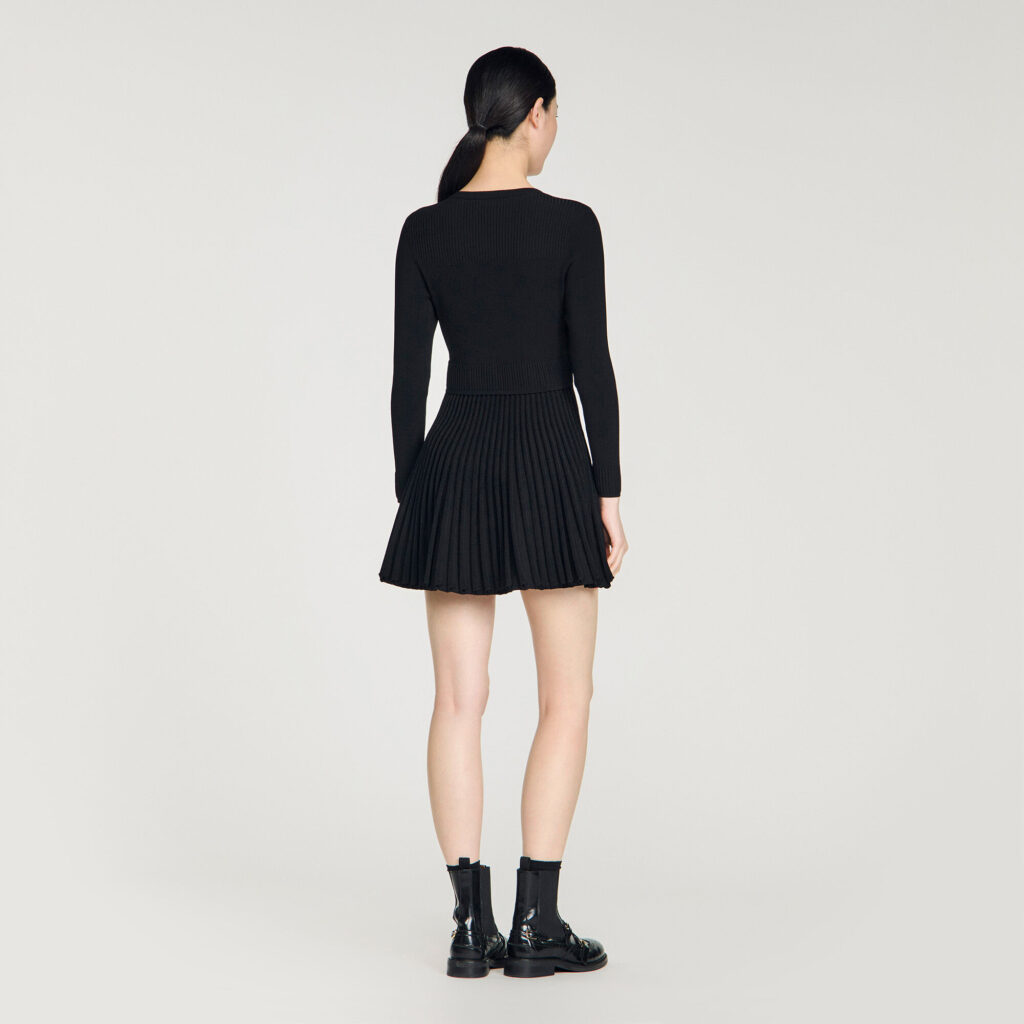 Robe courte en maille plissée