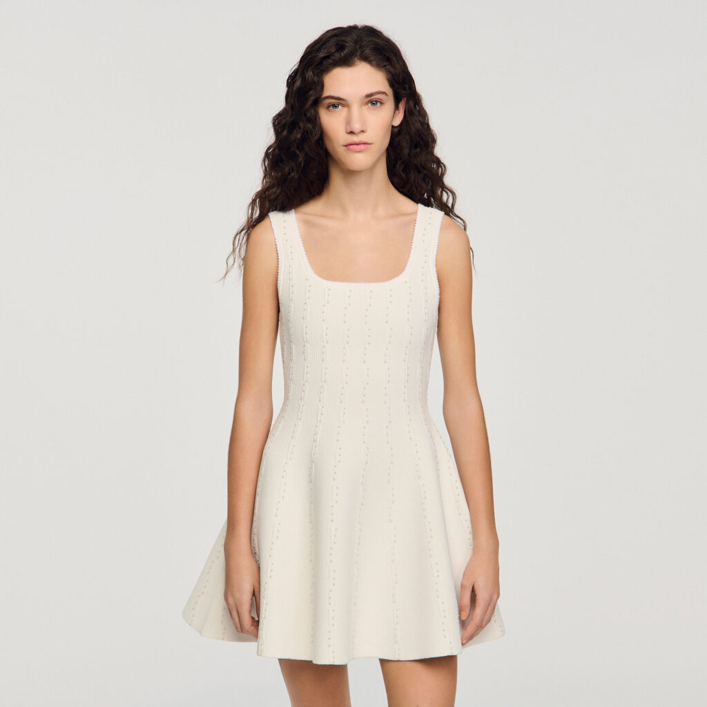 Robe courte en maille perlée