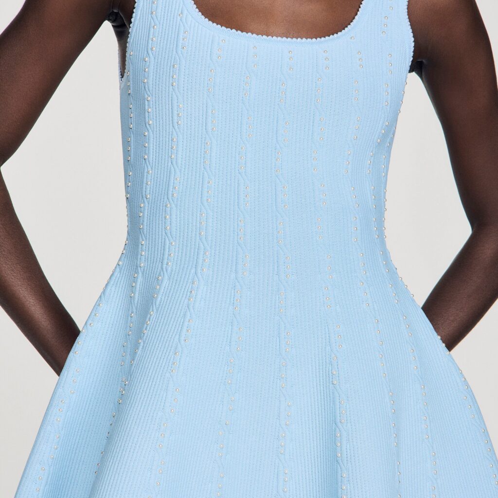 Robe courte en maille perlée