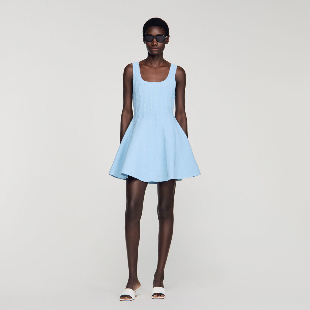 Robe courte en maille perlée