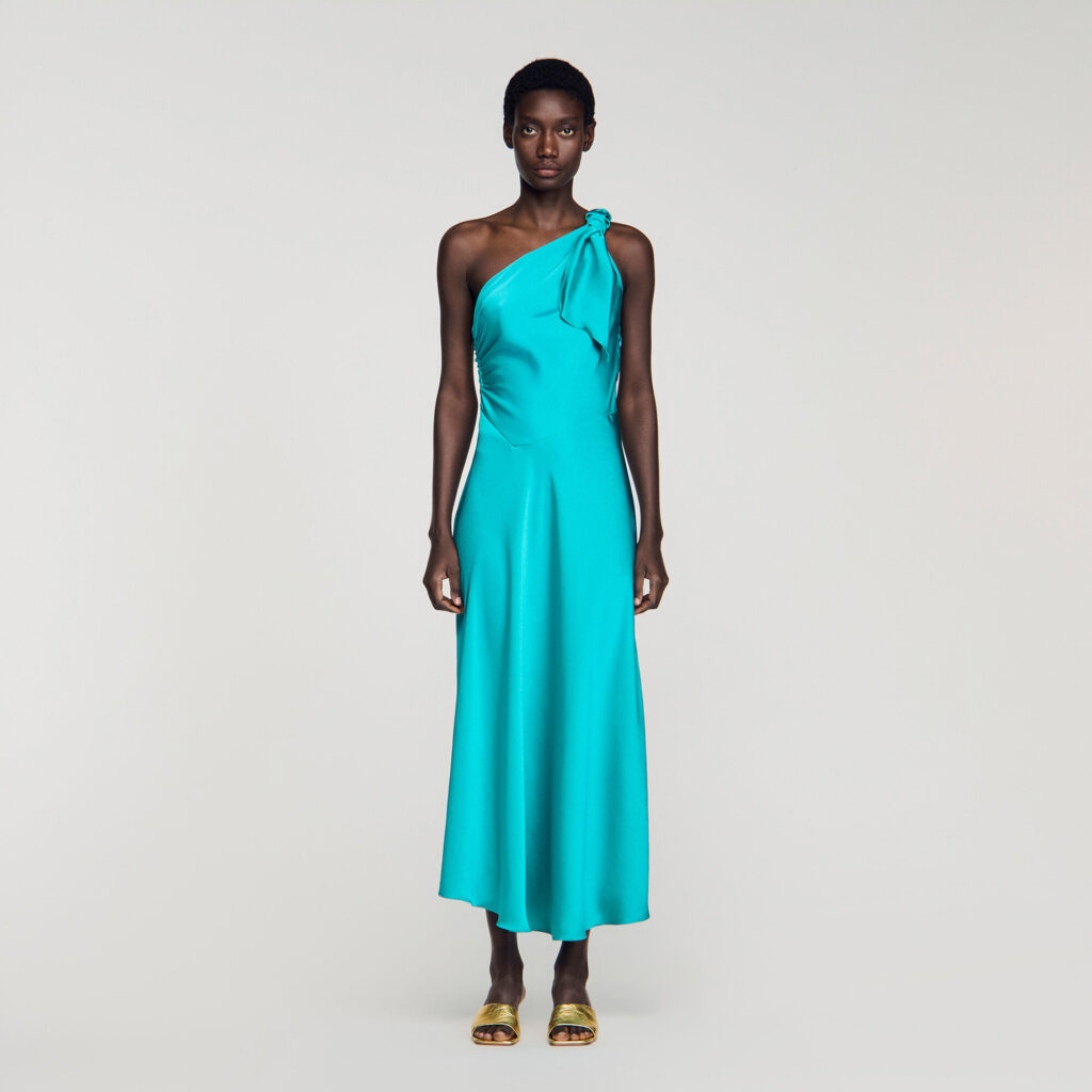 Robe longue satinée à nœud