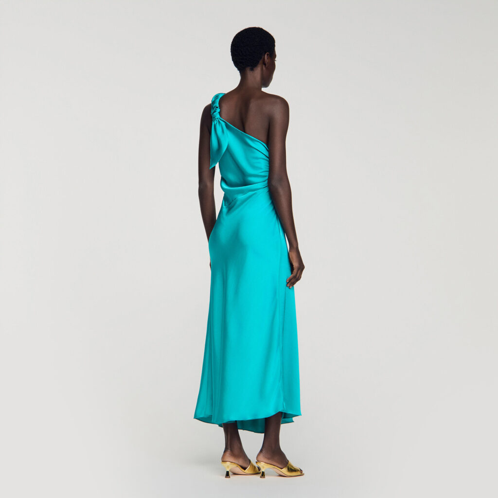 Robe longue satinée à nœud