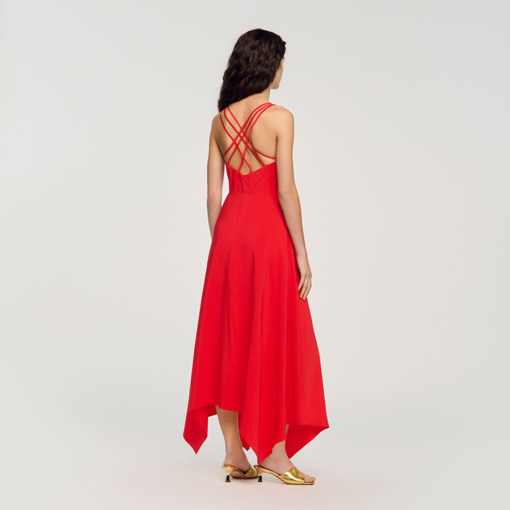 Robe longue à bas asymétrique