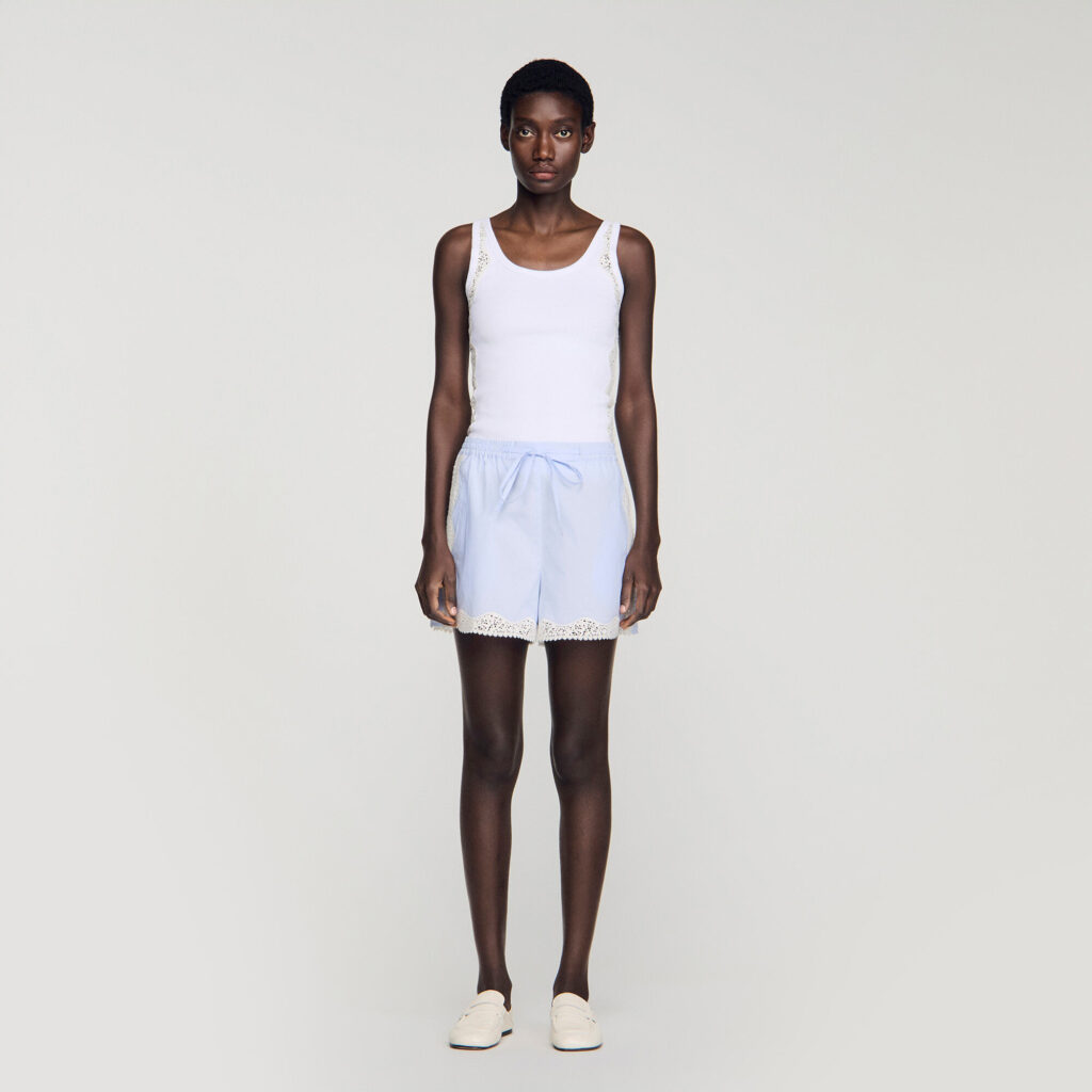 Short à détails dentelle