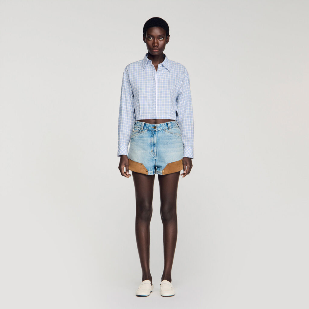Short en denim et suede à rivets