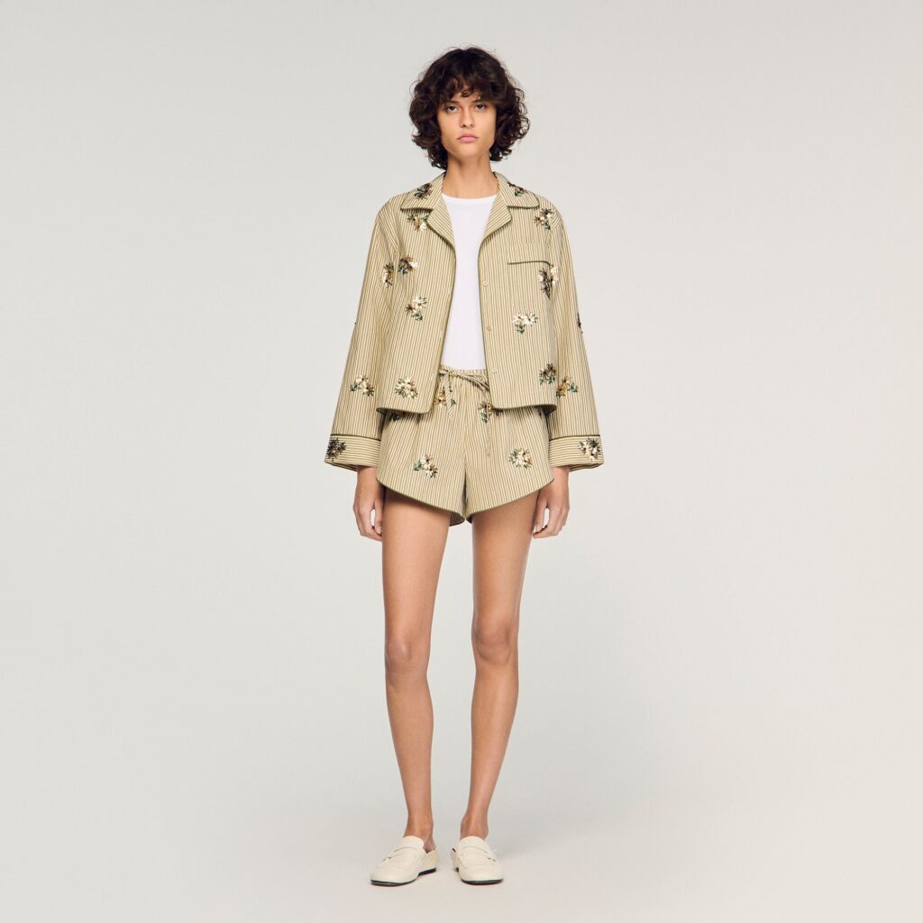 Short à rayures et fleurs brodées