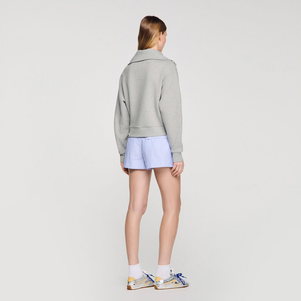 Sweatshirt brodé à col vareuse