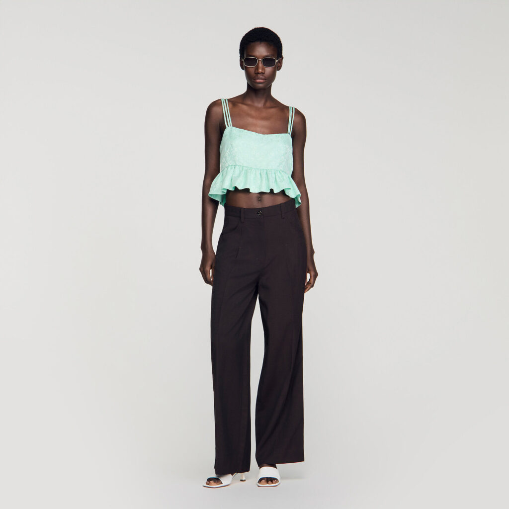 Top court jacquard floral volanté