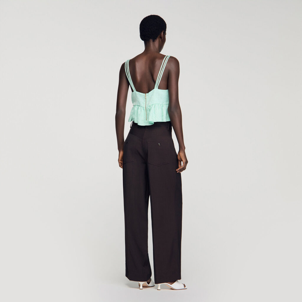 Top court jacquard floral volanté