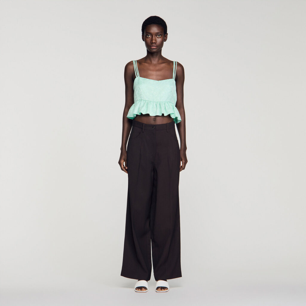 Top court jacquard floral volanté