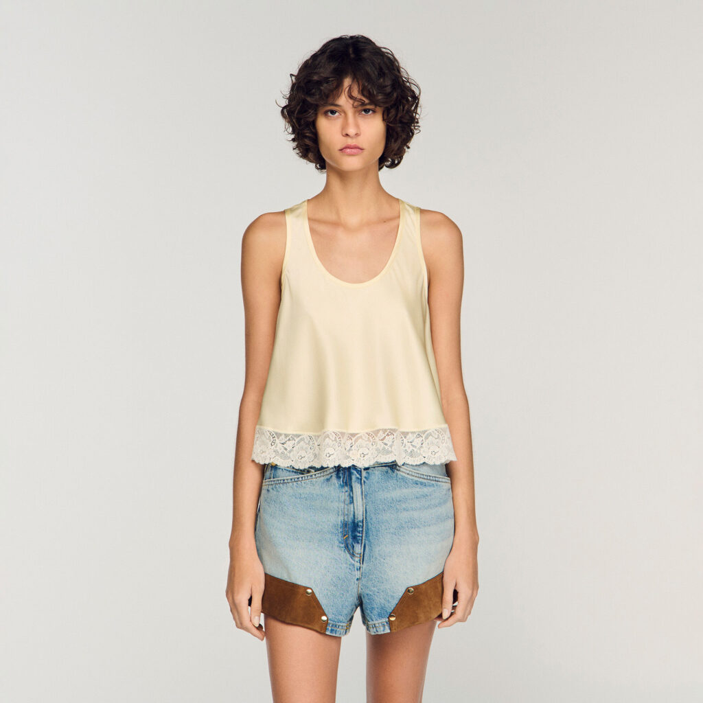 Top satiné à galon de dentelle