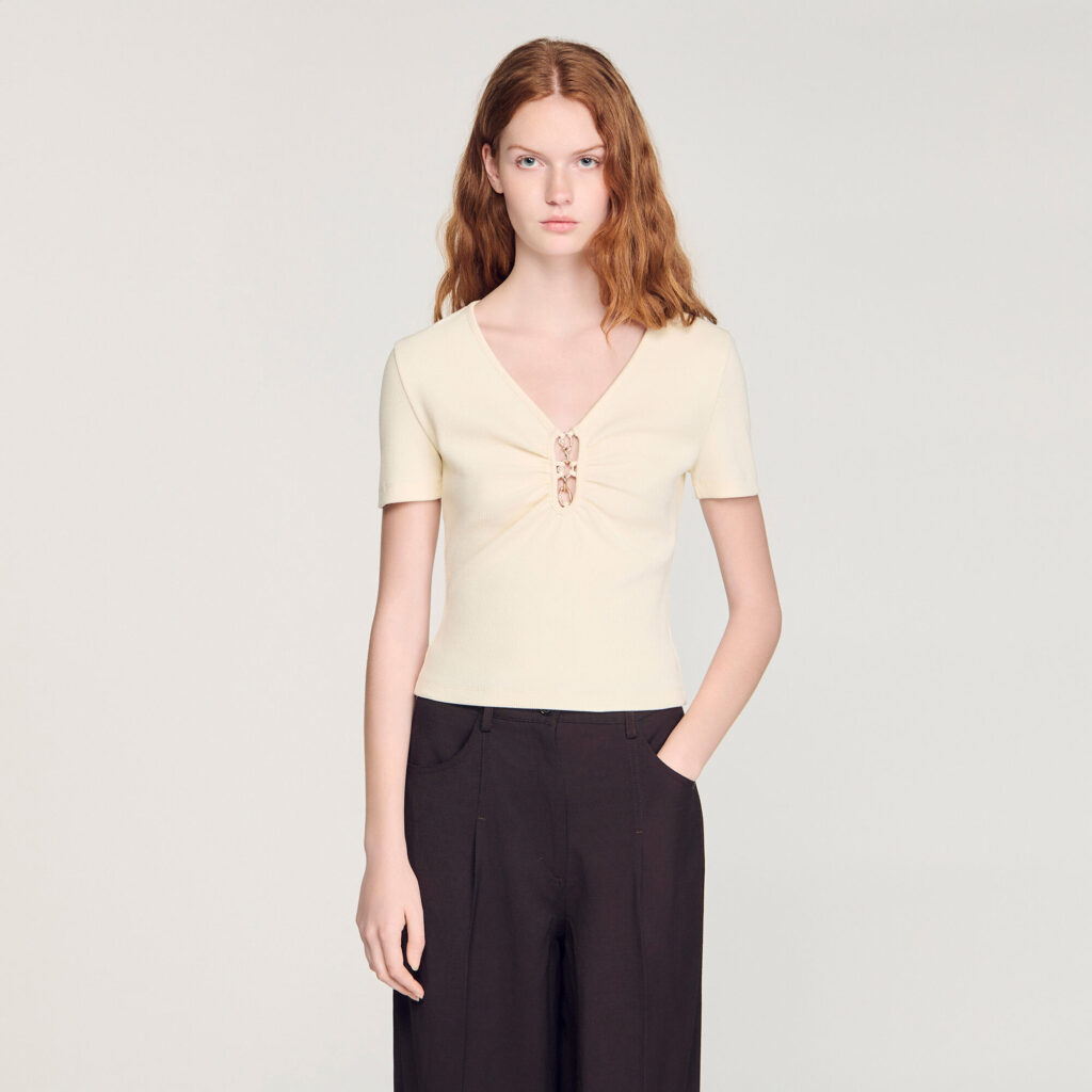 T-shirt court en coton à bijou