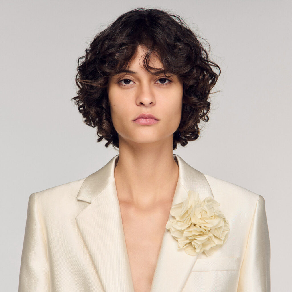 Veste satinée à détail fleur