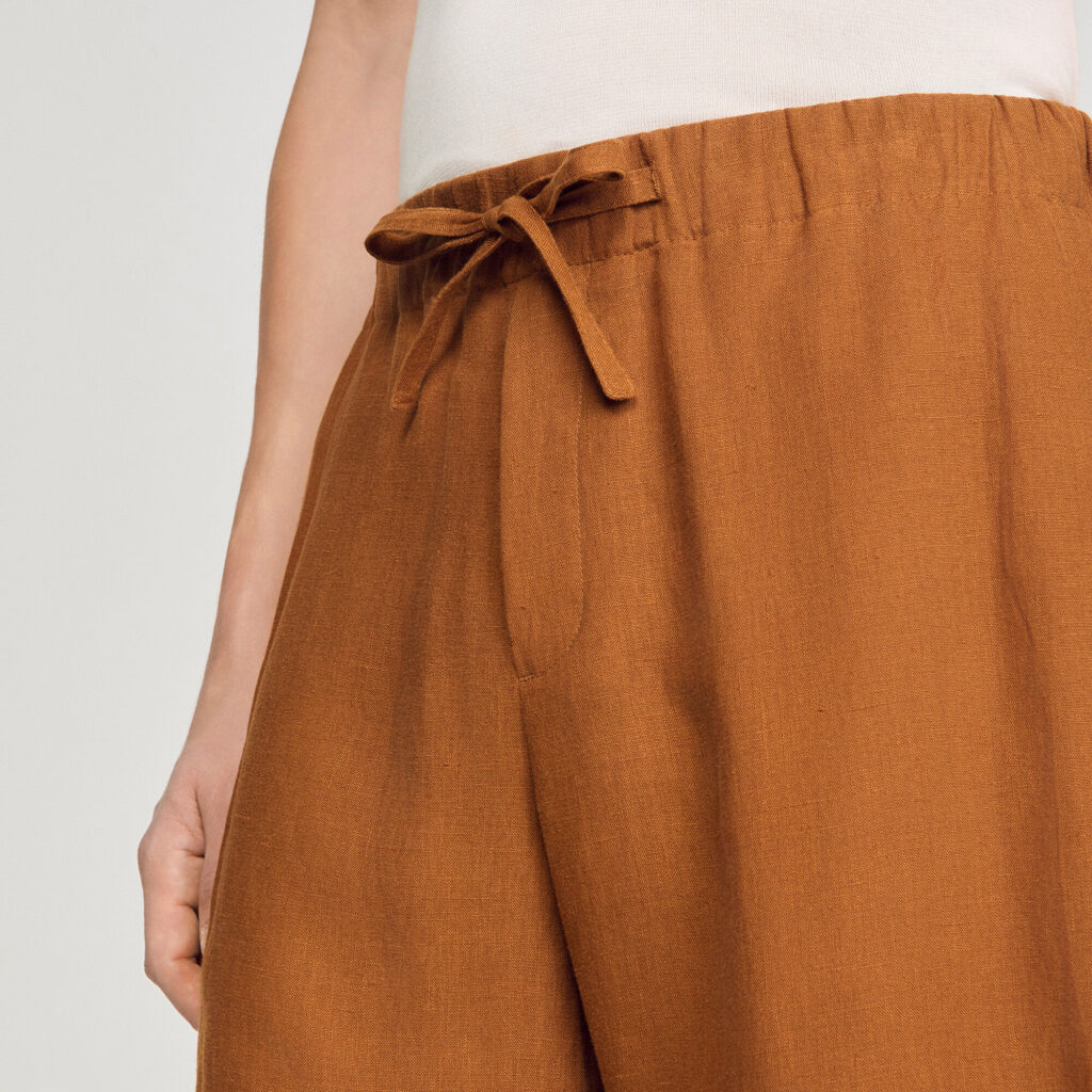 Short en lin à taille élastiquée